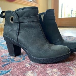 Black El Naturalista heeled bootie